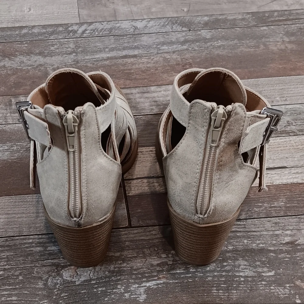 Qupid Cream Minimalist Strappy Women's Ankle Shoes Size 8
